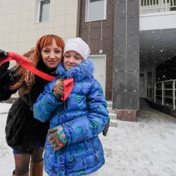 Глава Владивостока Игорь Пушкарёв поздравил новоселов, переехавших из аварийного жилья в новые дома на ул. Порт-Артурской #18