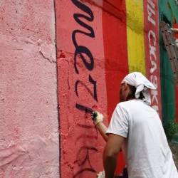 Жители сами раскрасили подпорную стену у детской площадки #5