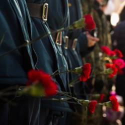 В Гайдамакском сквере возложили цветы к памятнику морякам ТОФ, погибшим в 1945-м #1