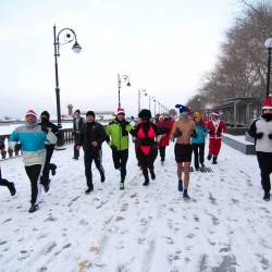 Сподвижники здорового образа жизни в морозную субботу "отрепетировали" забег, который городские власти планируют на 1 января #8