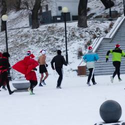 Сподвижники здорового образа жизни в морозную субботу "отрепетировали" забег, который городские власти планируют на 1 января #10