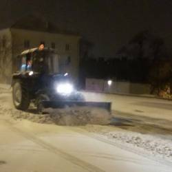 Автомобилистов просят не оставлять свои транспортные средства на проезжей части #3