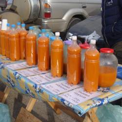 Жители столицы Приморья охотно покупают продукты питания по доступной цене #17