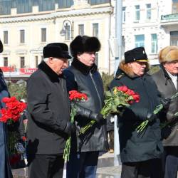 День защитника Отечества отметили возложением цветов к стеле "Город воинской славы" #7