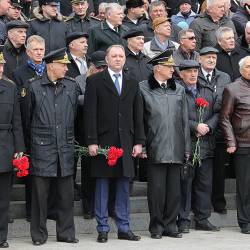 Сразу две торжественных церемонии возложения венков и цветов состоялись в приморской столице #2