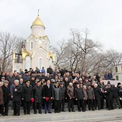 Сразу две торжественных церемонии возложения венков и цветов состоялись в приморской столице #13