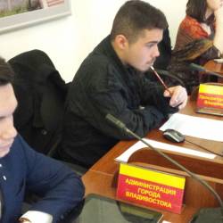 Свой "круглый стол" будущие политологи провели прямо в зале заседаний Думы Владивостока #4