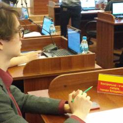 Свой "круглый стол" будущие политологи провели прямо в зале заседаний Думы Владивостока #5