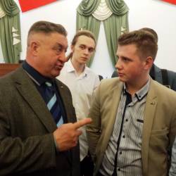 Свой "круглый стол" будущие политологи провели прямо в зале заседаний Думы Владивостока #9