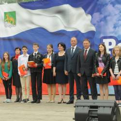 Еще 14 юных граждан России получили главный документ #8