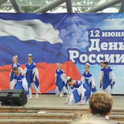 Еще 14 юных граждан России получили главный документ #11