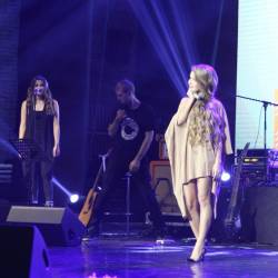 На сцене театрально-концертного комплекса Феско-холл состоялся сольный концерт талантливой певицы Люси Алексеенко и группы «ЛюSEA band» #27