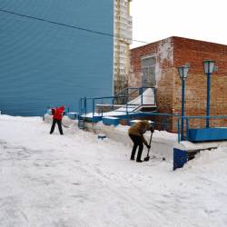 Уборка снега проходит во всех районах города #11