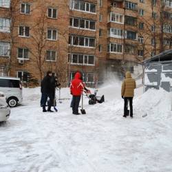 Уборка снега проходит во всех районах города #12