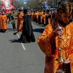 Шествие прихожан началось от Покровского кафедрального собора #10