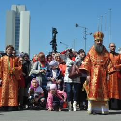 Шествие прихожан началось от Покровского кафедрального собора #24