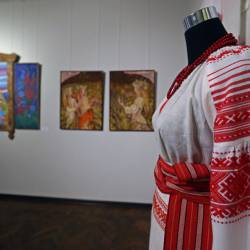 ​От батика до войлока – все виды художественного текстиля представлены на выставке в Союзе художников #34