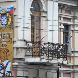 Корреспондент РИА VladNews проверил состояние флагов в приморской столице #2
