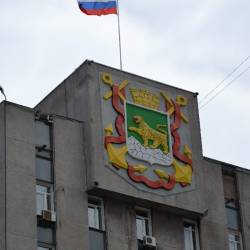 Корреспондент РИА VladNews проверил состояние флагов в приморской столице #11