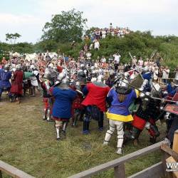 Фестиваль объединил сотни неравнодушных к рыцарским временам людей #21