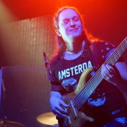 Во Владивостоке на цене San Remo Hall выступила популярная группа 90-x.  #4