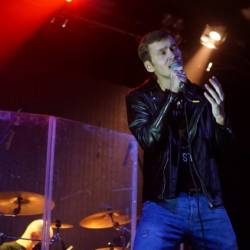 Во Владивостоке на цене San Remo Hall выступила популярная группа 90-x.  #9