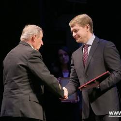 Исполняющий обязанности главы Владивостока вручил награды сотрудникам училища #5