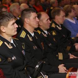 Исполняющий обязанности главы Владивостока вручил награды сотрудникам училища #12