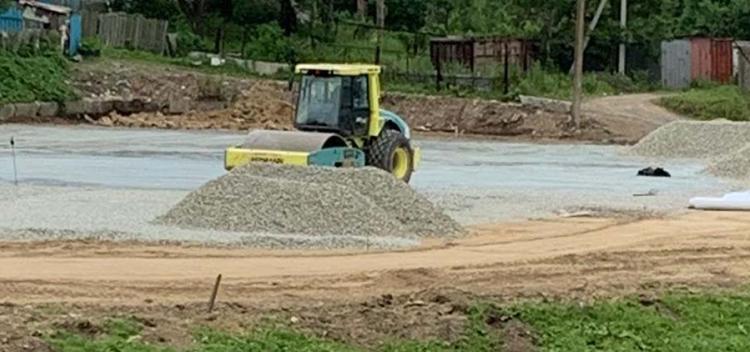 Два пришкольных стадиона строят  во Владивостоке