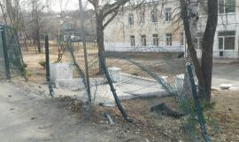08-M._ARtem._DTP_povredil_shkolnoe_ograzhdenie_(1)-800x600.jpg