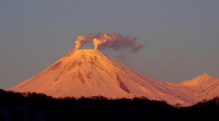 the-volcano-avachinsky-gb23450bb1_1280.jpg