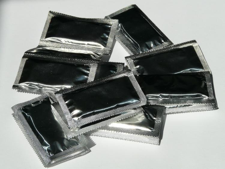 condoms-gc676d92e5_1280.jpg