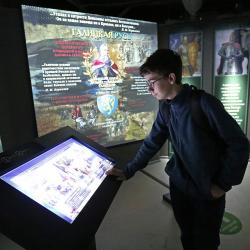 Ученики 44 школы посетили мультимедийные экспозиции в историческом парке #1
