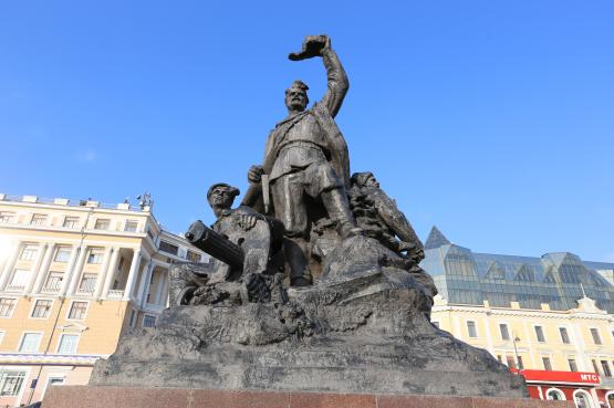 Памятники владивостока фото Во Владивостоке приводят в порядок самый главный памятник в городе