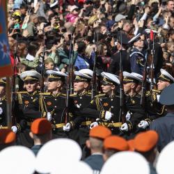 Более 1600 военнослужащих стали участниками парада #14