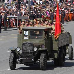 Более 1600 военнослужащих стали участниками парада #40