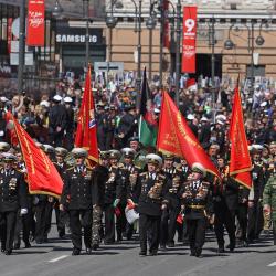 Более 1600 военнослужащих стали участниками парада #42