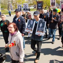 Торжественный митинг открылся шествием колонн трудящихся, которую возглавили работники «Восточного Порта», сотрудники и волонтёры Фонда «Восточный Порт» #2