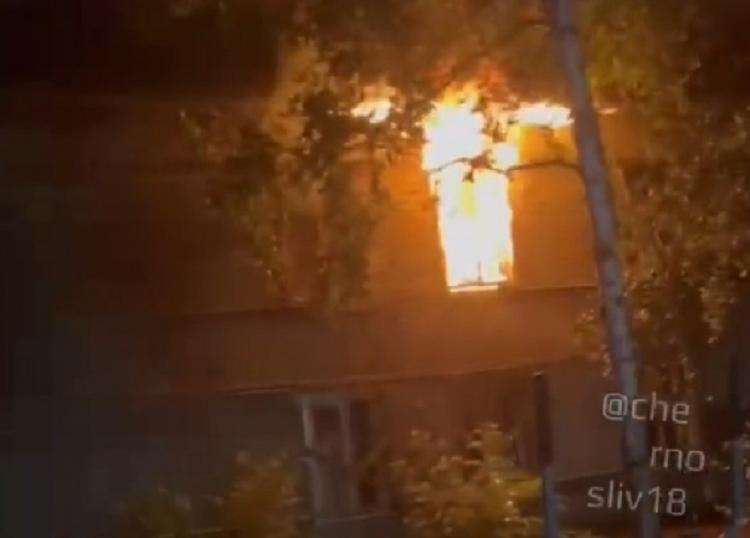 Крупный пожар уничтожил нежилой двухэтажный дом в Уссурийске