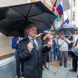 В открытии мемориальной доски приняли участие жители Владивостока, сотрудники FESCO, представители морского сообщества и ветераны отрасли #10
