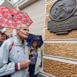 В открытии мемориальной доски приняли участие жители Владивостока, сотрудники FESCO, представители морского сообщества и ветераны отрасли #23