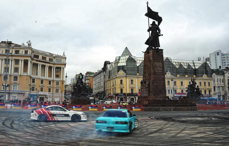 003 RDS Asia 2015 год. Дрифт-шоу на центральной площади Владивостока.JPG