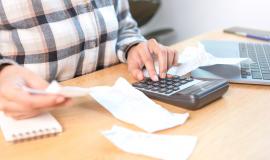 business-woman-pressing-calculator-calculate-various-costs-that-must-be-paid-by-bill-invoices-held-placed-table.jpg business-woman-pressing-calculator-calculate-various-costs-that-must-be-paid-by-bill-invoices-held-placed-table.jpg