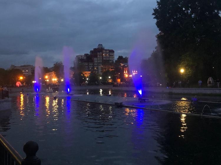 Фонтан Хабаровск.jpg