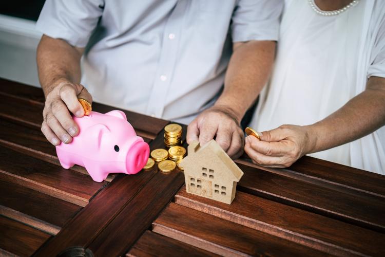 elderly-couples-talking-about-finance-with-piggy-bank.jpg