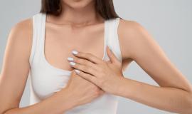 woman-showing-pain-in-chest.jpg