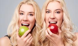 blonde-twins-with-healthy-teeth_329181-10668.jpg