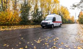 ambulance-at-the-street-in-autumn_470606-747.jpg