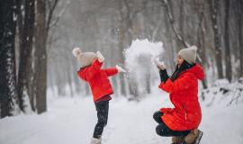 mother-and-daughter-playing-in-winter-park.jpg