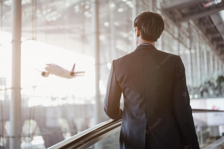 businessman-moving-terminal-gate-by-escalator-check-boarding-with-luggage-airport_532405-1113.jpg